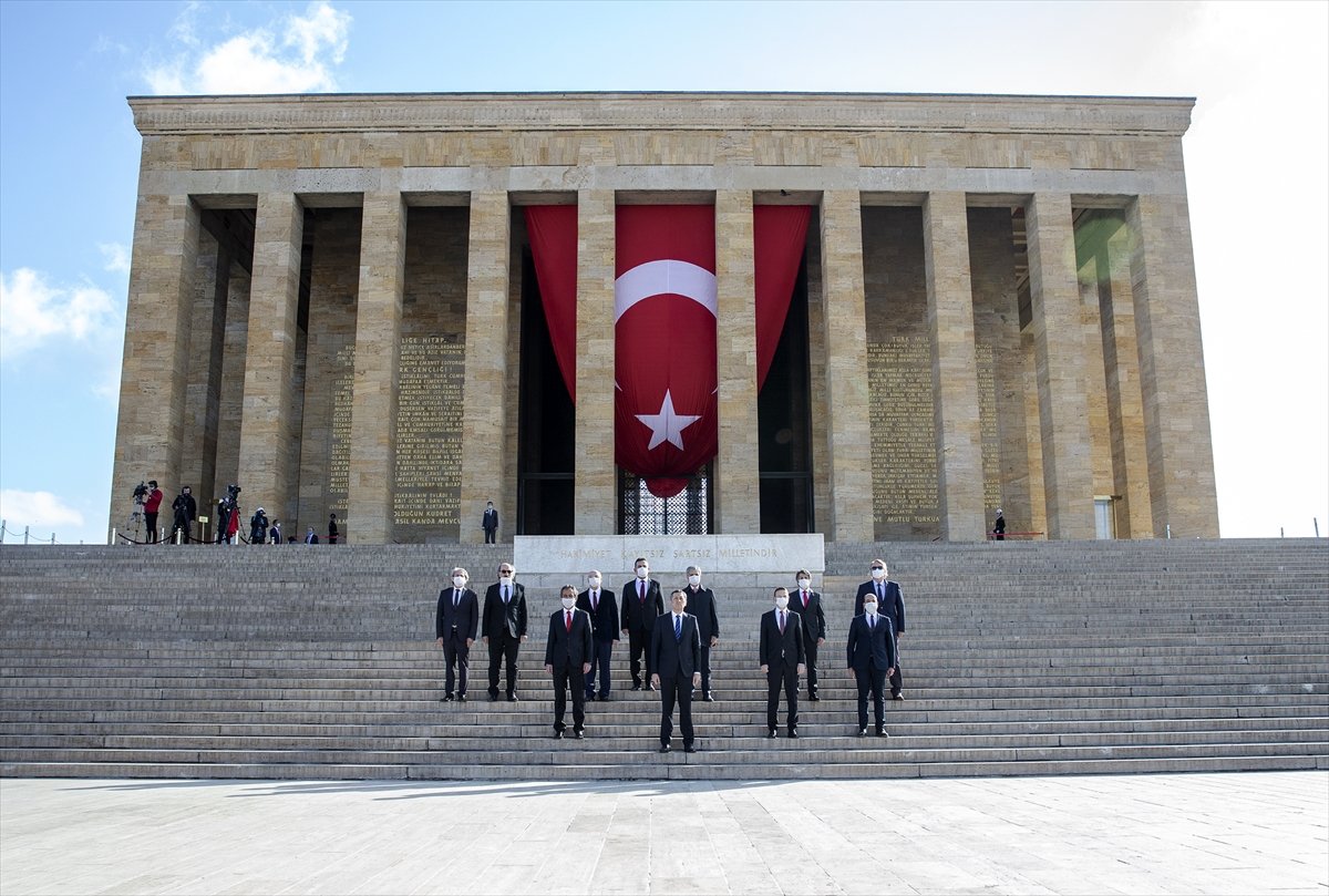 a Milli Eğitim Bakanı Ziya Selçuk, Anıtkabir'deydi
