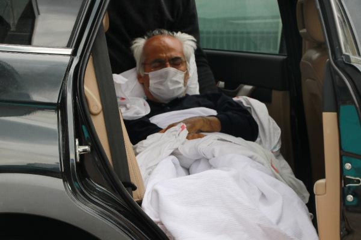 Silahlı saldırıda yaralanan başkan ve eşi evine döndü