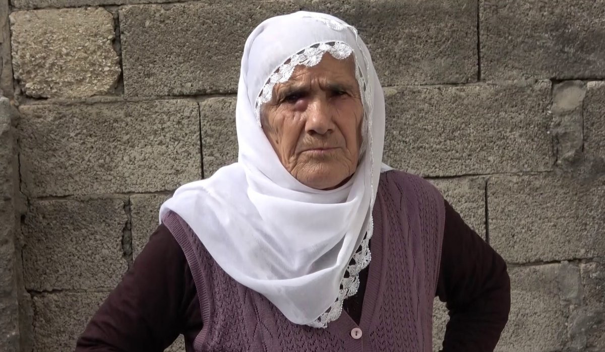 i 75'lik nine, yasaktan bunaldı bahçe duvarına tırmandı