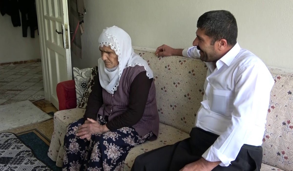 i 75'lik nine, yasaktan bunaldı bahçe duvarına tırmandı