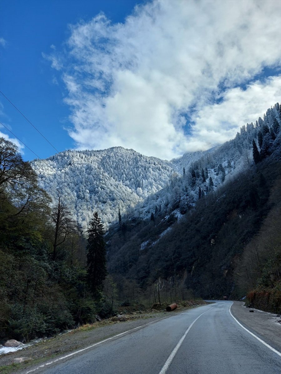 a Ayder Yaylası, nisanda beyaza büründü