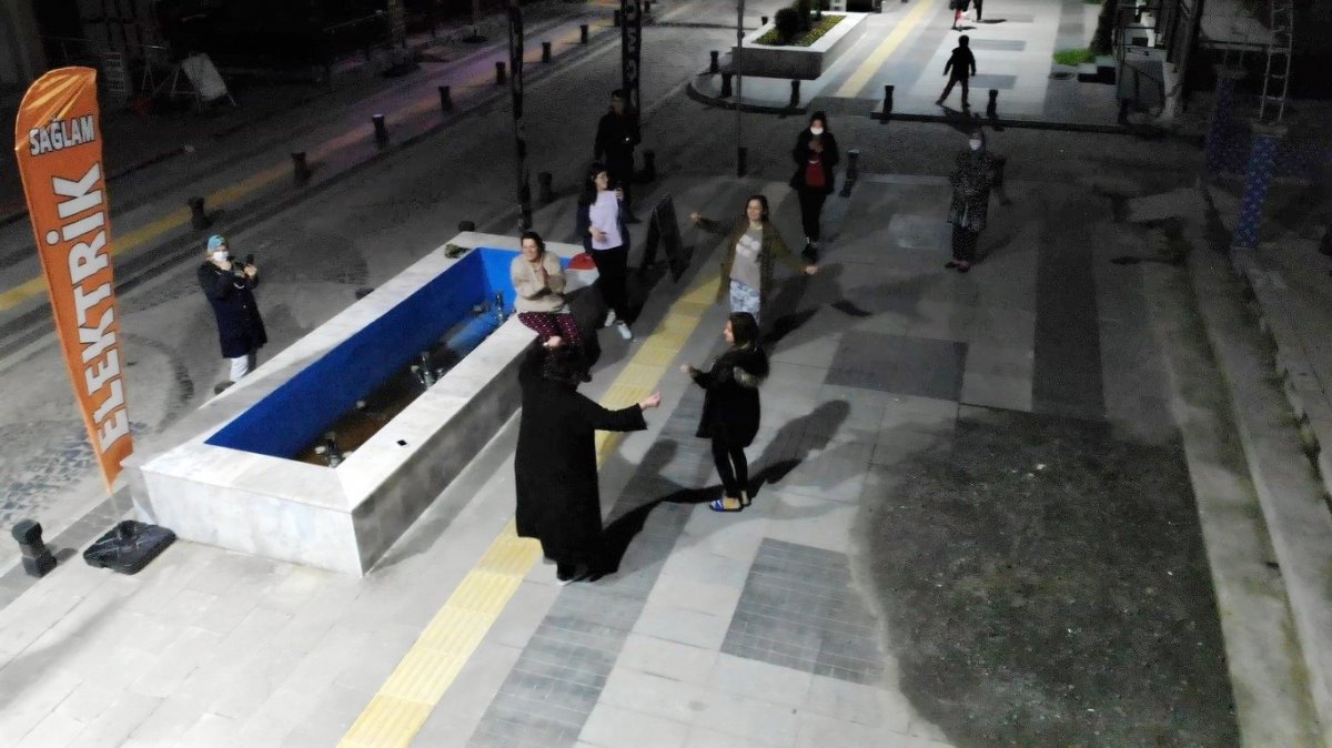 Samsun'da balkondan konsere, oynayarak eşlik ettiler