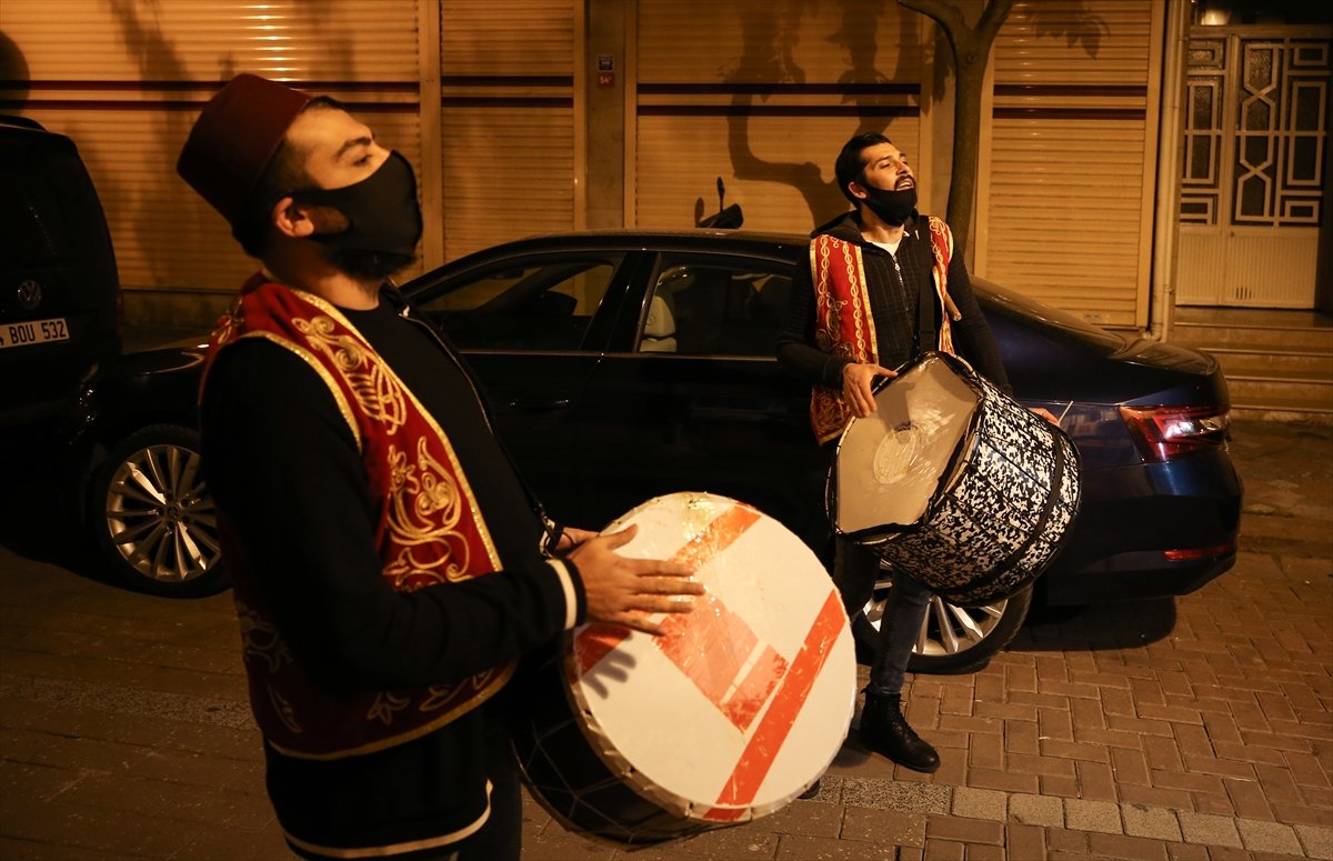 İstanbul'da davulcular, sahur mesailerine başladı