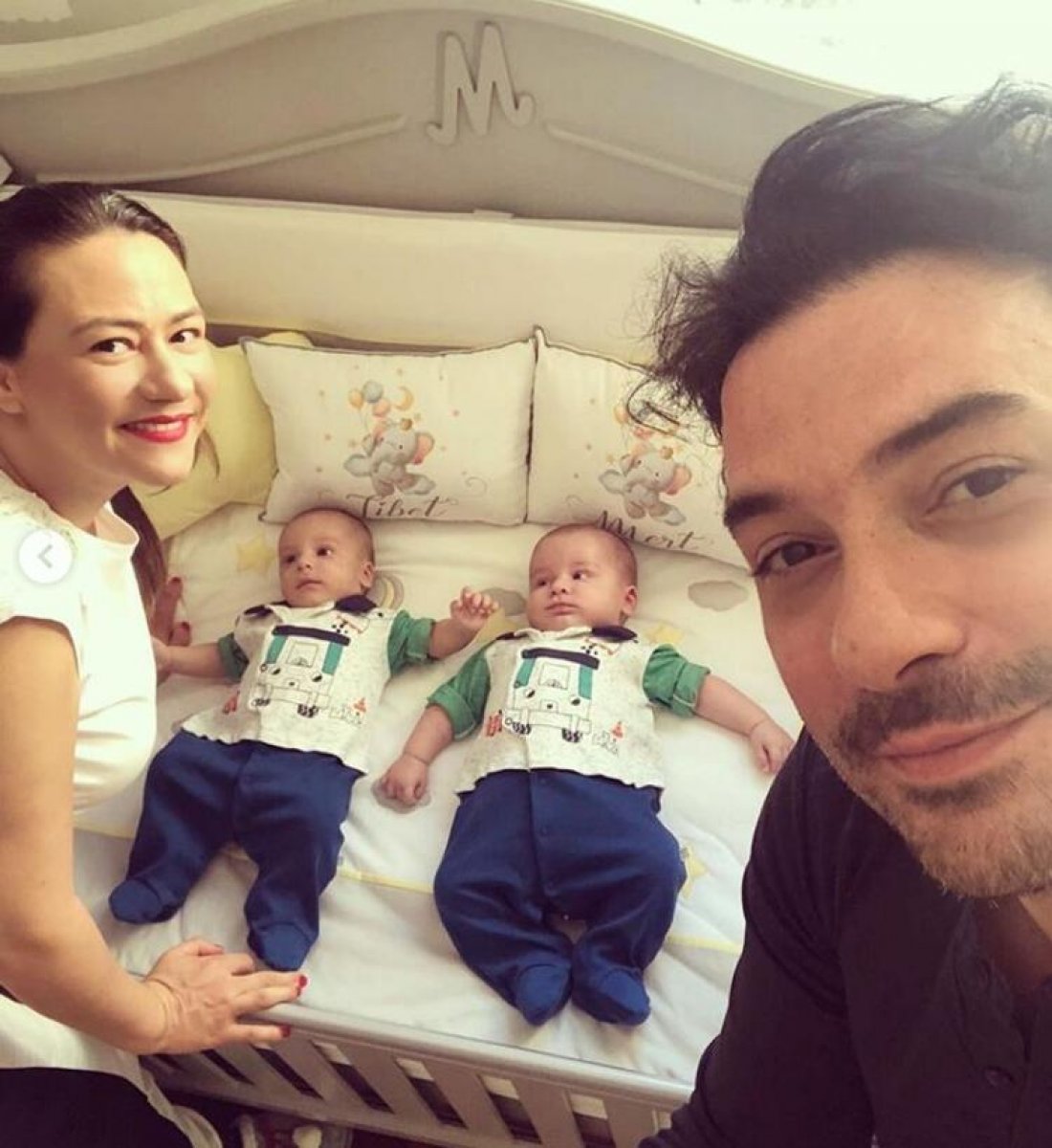 Ezgi Sertel, ikizlerin yüzünü gösterdi