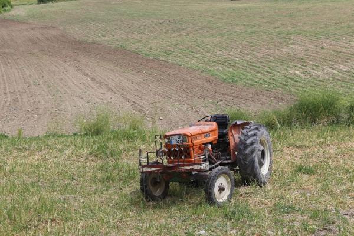 12 yaşındaki Emre babasının traktörü ile kaza yaptı