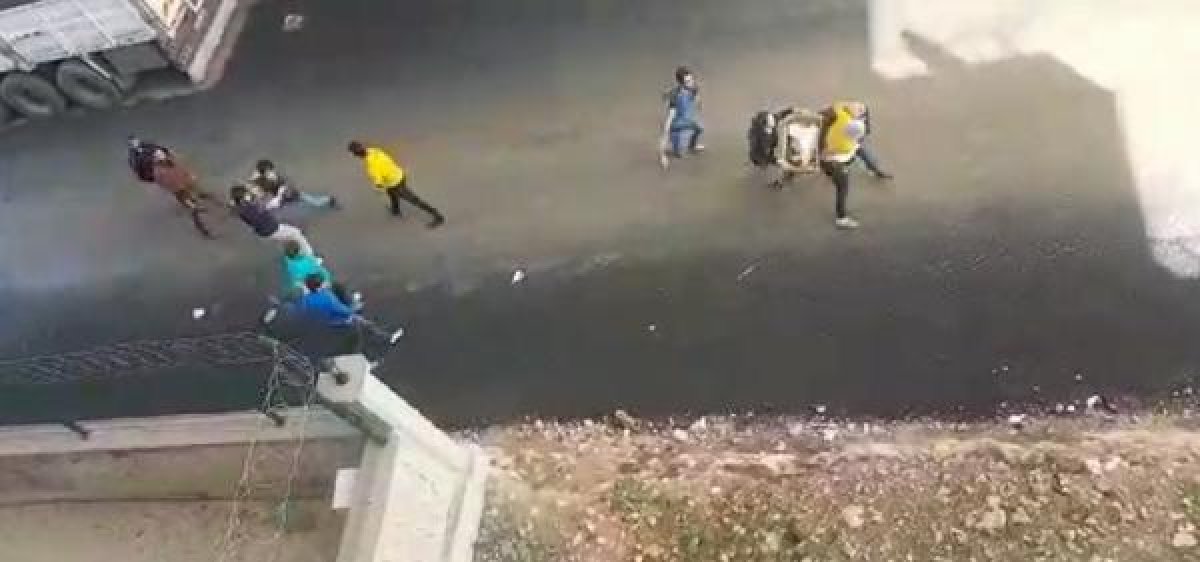 d Mardin'de ekmek dağıtan iki fırıncı dayak yedi