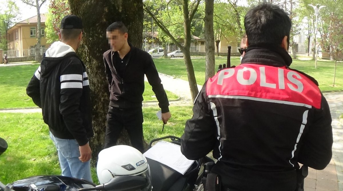 i Sokağa çıkan 20 yaş altı iki gence, 3 bin 600 lira ceza