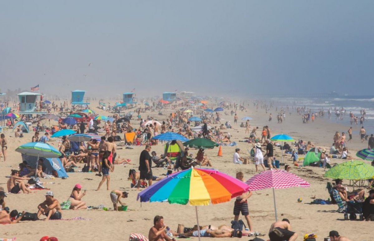 ABD'de halk, plajlara akın etti