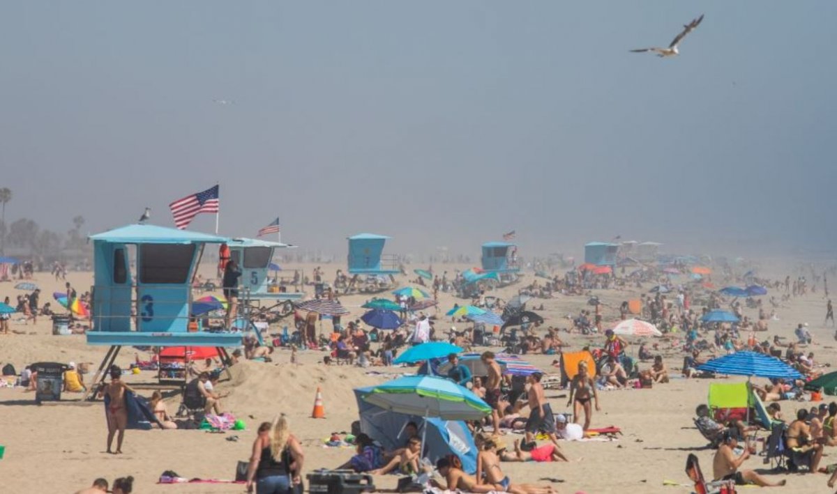 ABD'de halk, plajlara akın etti