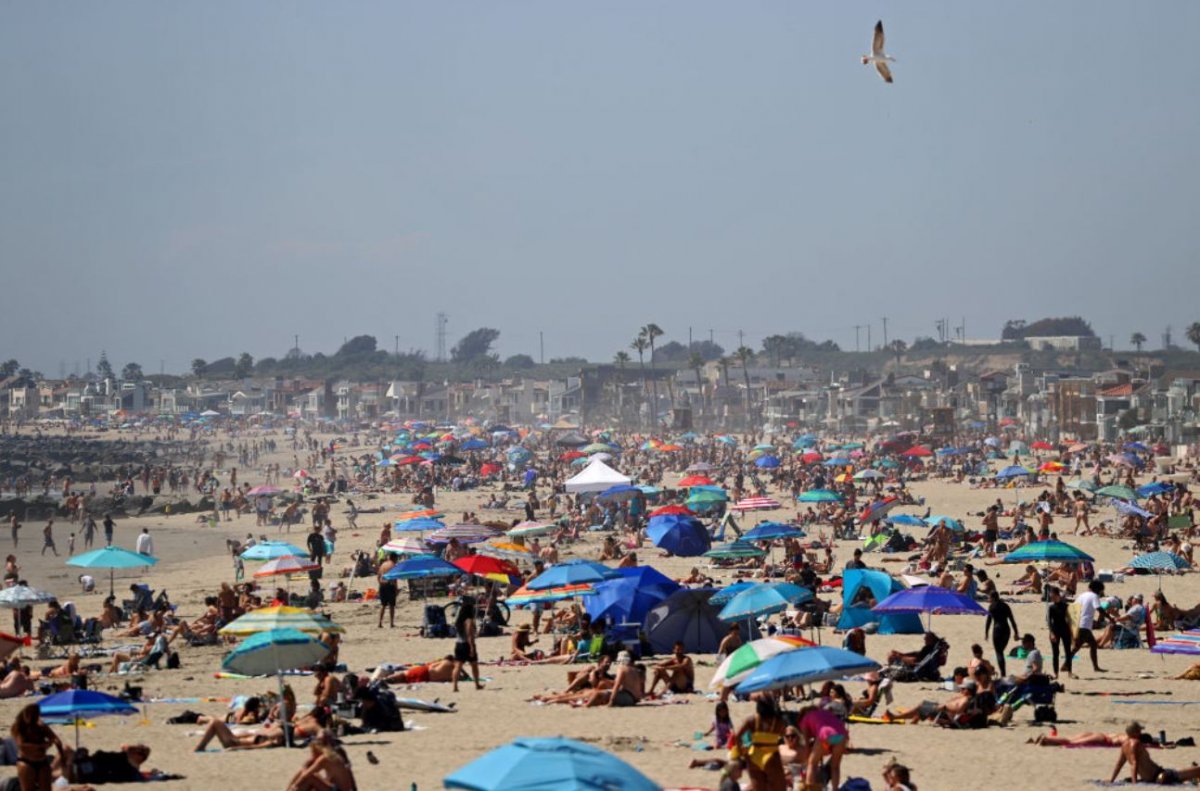 ABD'de halk, plajlara akın etti