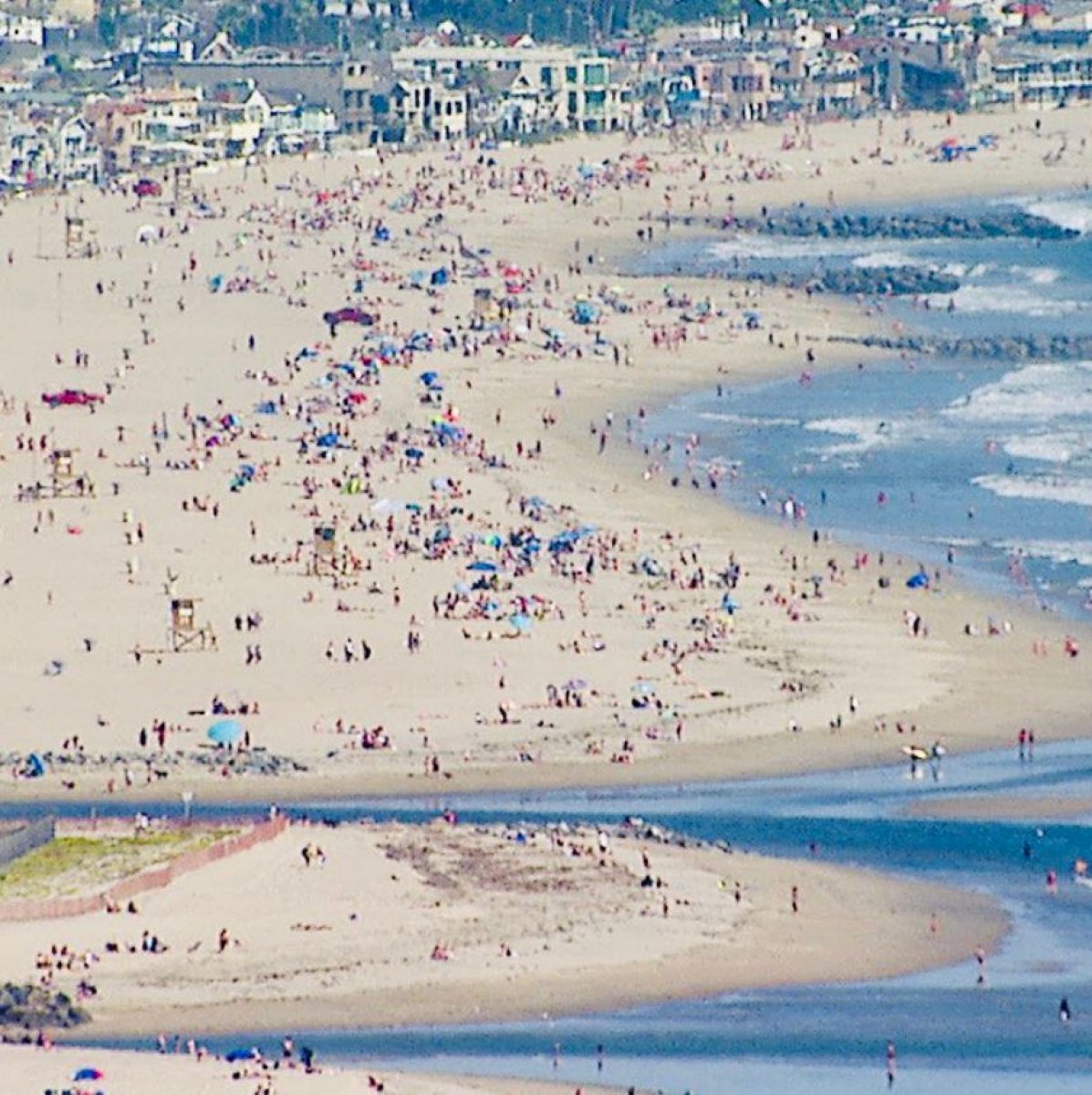 ABD'de halk, plajlara akın etti
