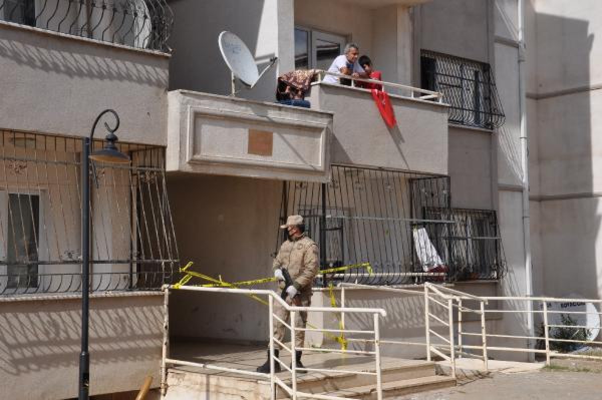 d Yaşlı adam evinde karantinadayken hayatını kaybetti