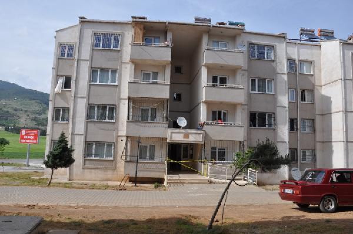 d Yaşlı adam evinde karantinadayken hayatını kaybetti