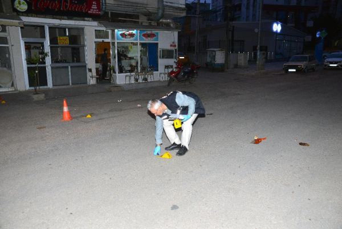 d İftar yemeğini eve götürürken silahlı saldırıya uğradı