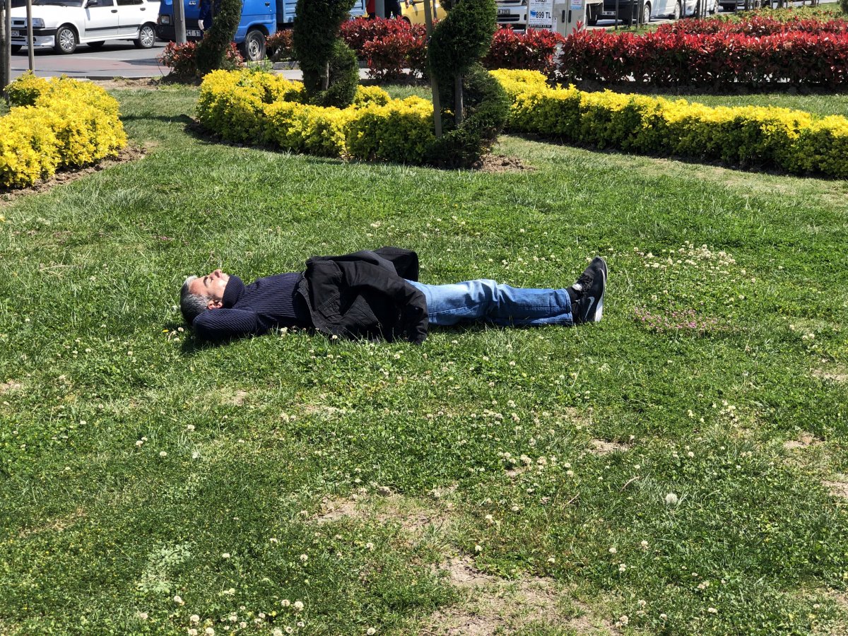 i Yeşil alanlara korunmasız çıkan vatandaştan ilginç diyalog