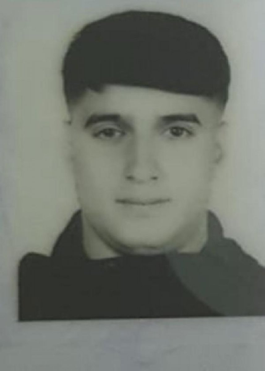 Bursa'da metroda yürürken bayılan genç raylara düştü