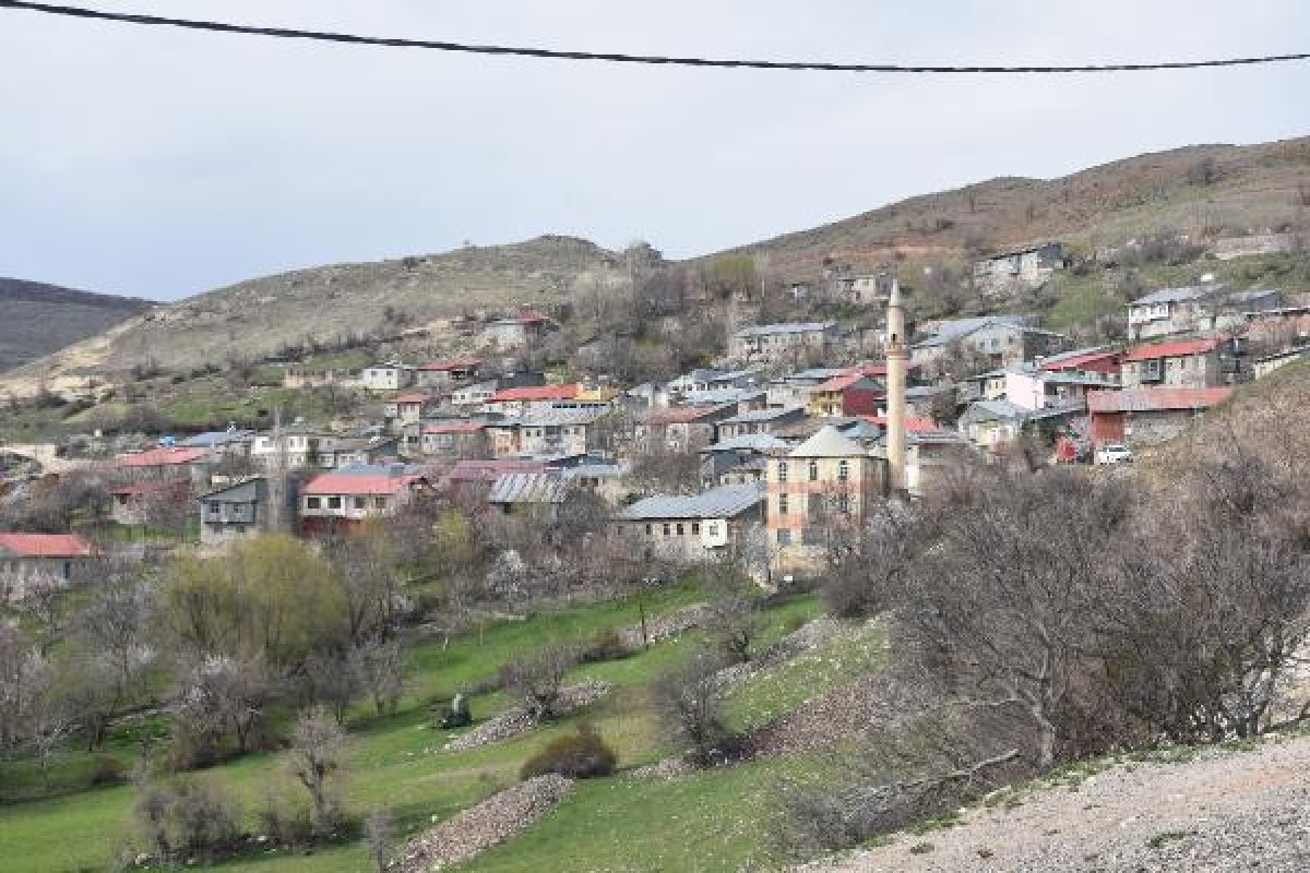 Karantinanın sonlandığı mahalle, tedbirleri elden bırakmıyor
