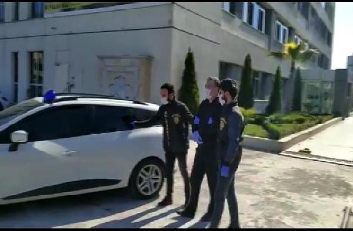 d İstanbul'da bir baba oğlunu sırtından vurarak öldürdü