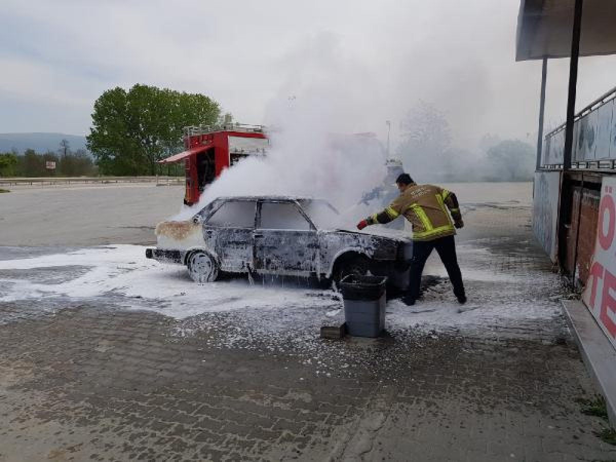 3 yaşındaki çocuk yanan araçtan son anda kurtarıldı