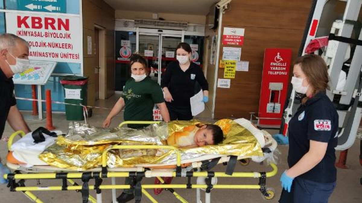 3 yaşındaki çocuk yanan araçtan son anda kurtarıldı