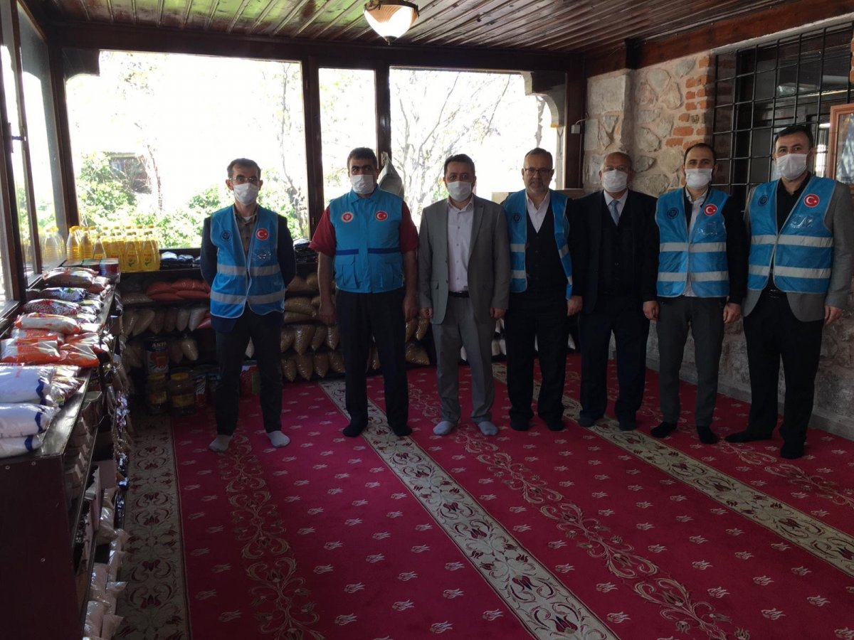 i Ankara'da camiler ihtiyaç sahiplerine aracılık ediyor