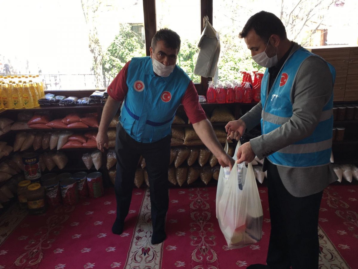 i Ankara'da camiler ihtiyaç sahiplerine aracılık ediyor