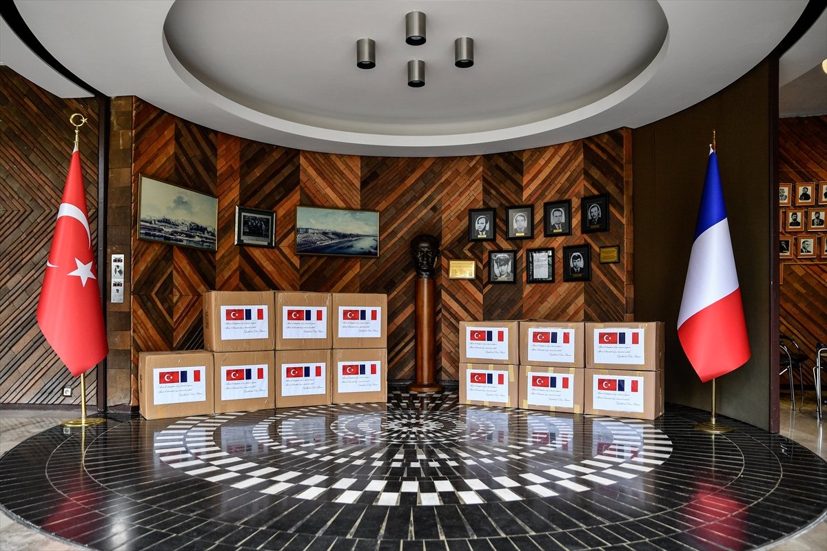 a Türkiye'den Fransa'ya tıbbi yardım