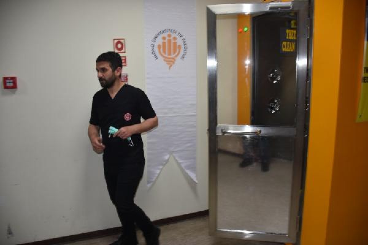 Virüs ve bakterileri 1 dakikada temizleyen kabin