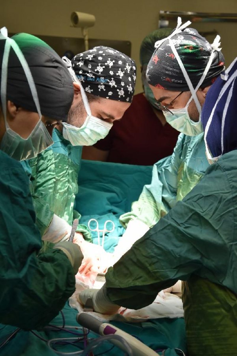 Karın ağrısıyla gittiği hastanede kitleden kurtuldu