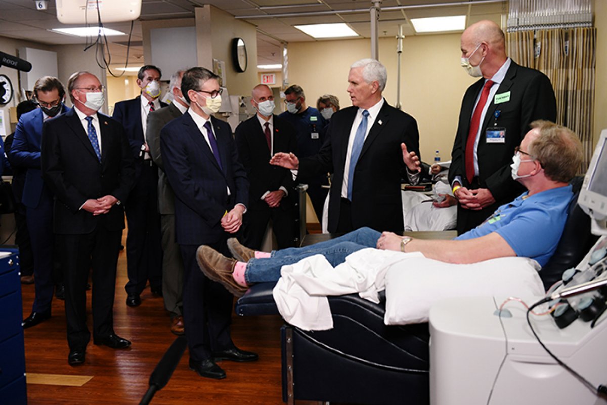 r Mike Pence, hastane ziyaretinde maske takmadı