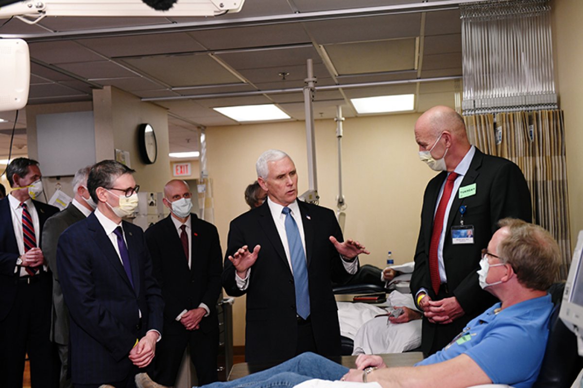 r Mike Pence, hastane ziyaretinde maske takmadı