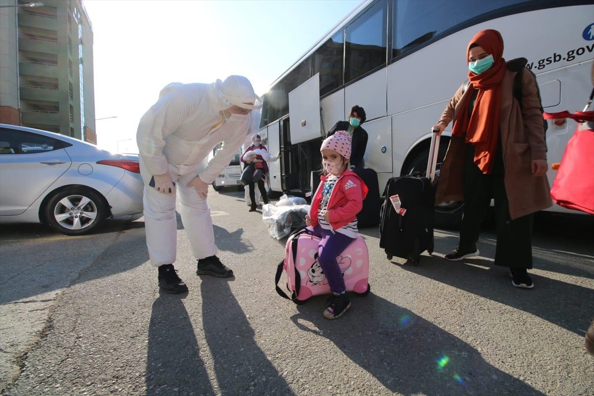 Rusya'daki 333 Türk vatandaşı Türkiye'ye getirildi