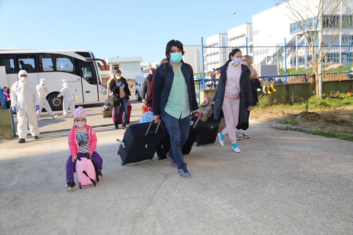 Rusya'daki 333 Türk vatandaşı Türkiye'ye getirildi