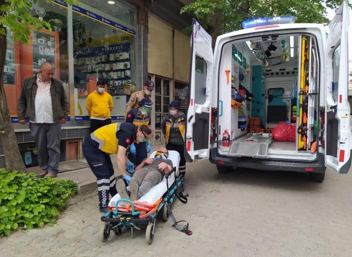 Otomobille motosiklet çarpıştı, yaralıya kimse yaklaşmadı