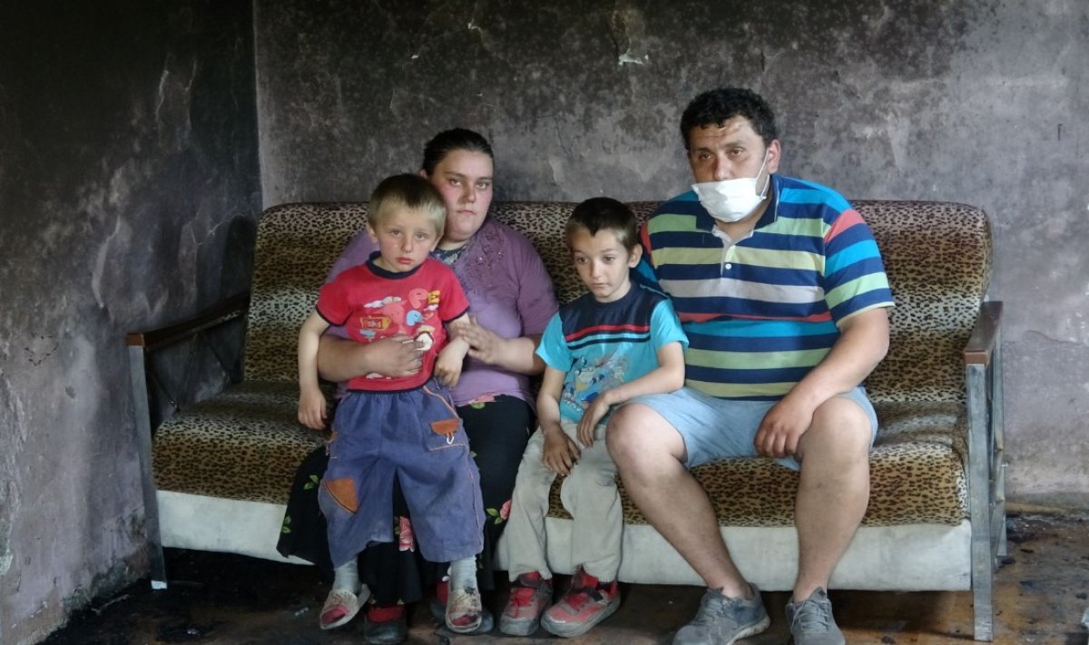 i Çakmakla oynayan 3 yaşındaki çocuk evi yaktı