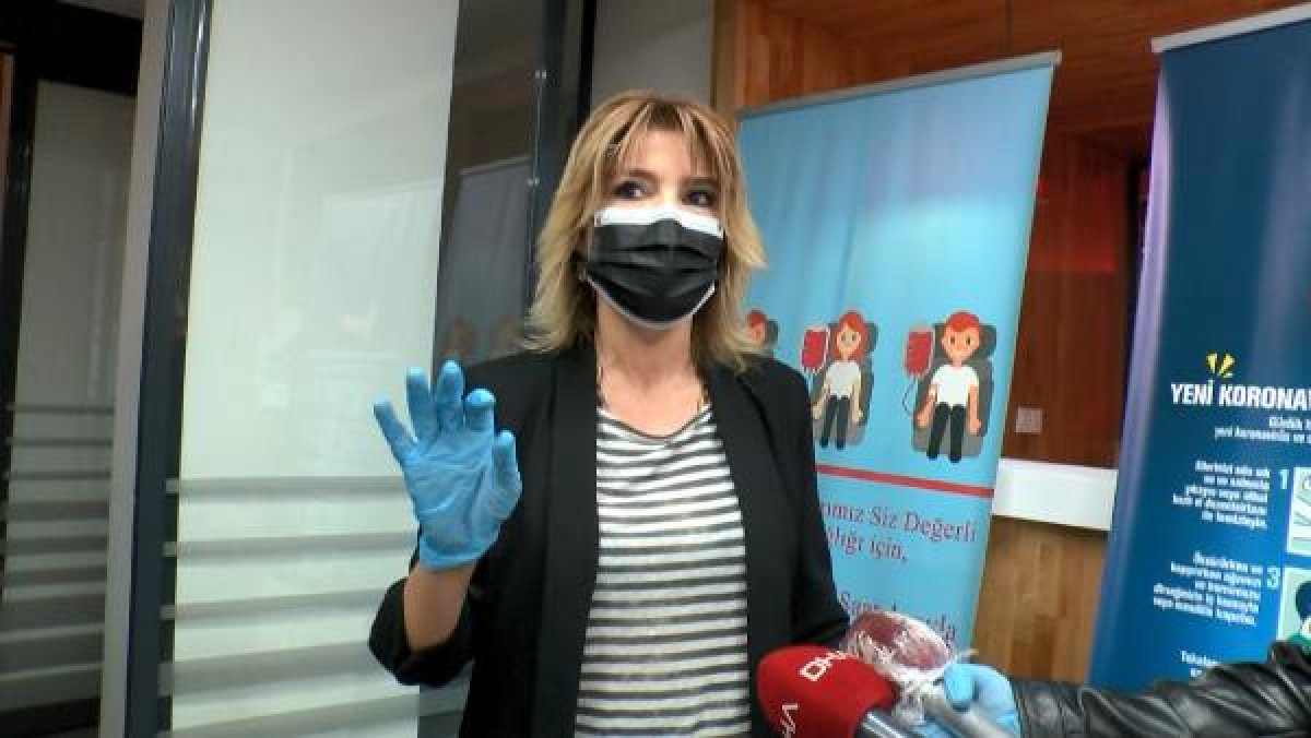 d Gülben Ergen Kızılay'a kan bağışladı