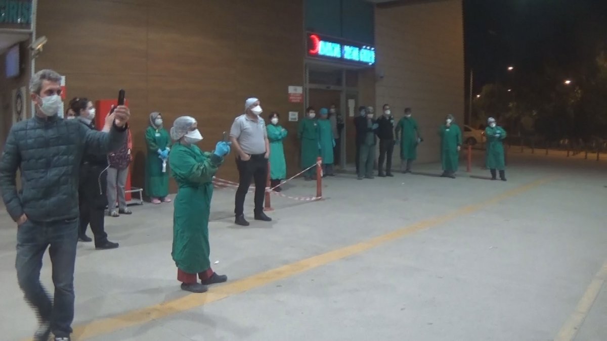 i Davulcu çaldı, muhtar sağlık çalışanları için söyledi