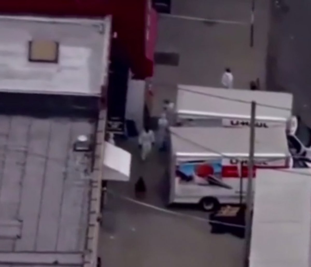 New York'ta 2 kamyonette 100 cenaze çıktı