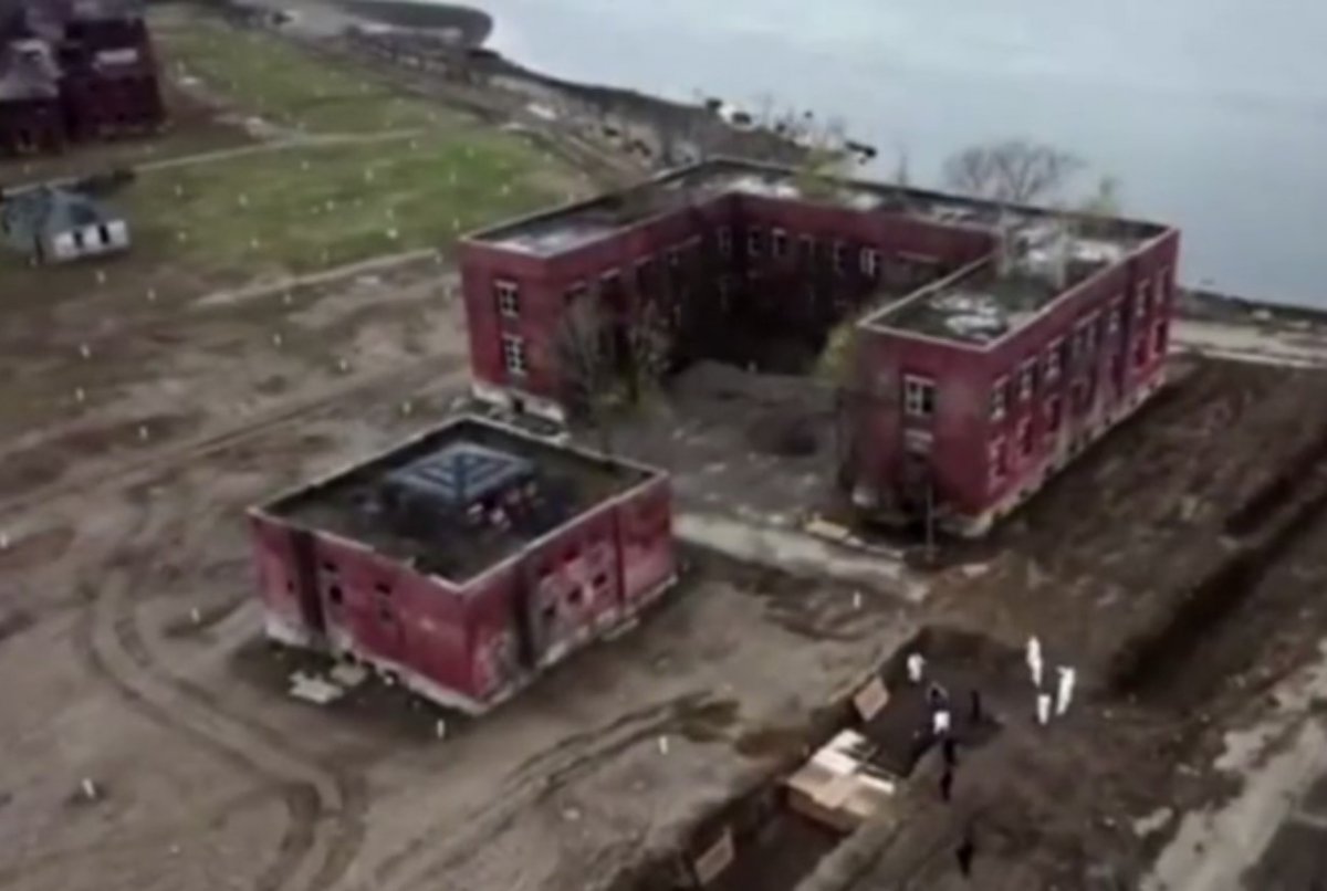 New York'ta 2 kamyonette 100 cenaze çıktı