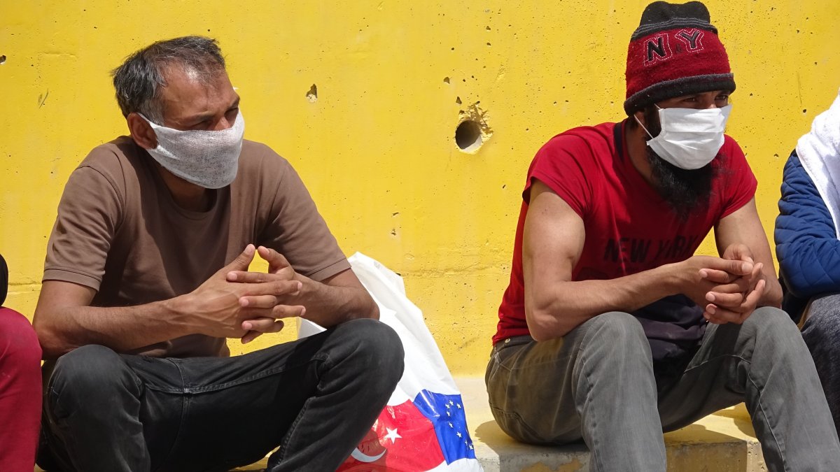 i 8 Pakistanlı, Balıkesir'den İstanbul'a yürürken yakalandı