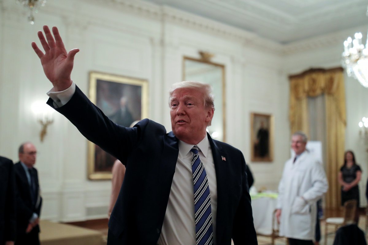 r Trump, Çin'den çıkış yapan uçakları sordu