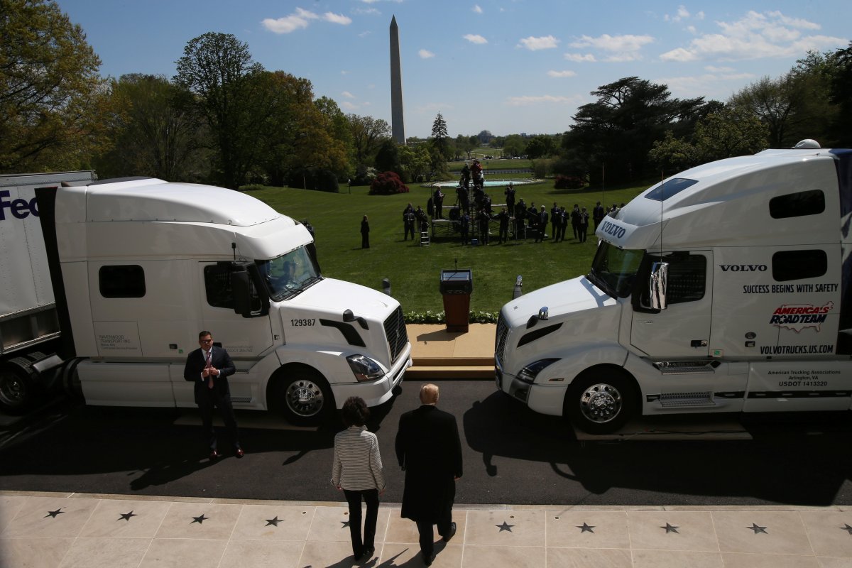 r Tırcılardan Beyaz Saray önünde protesto
