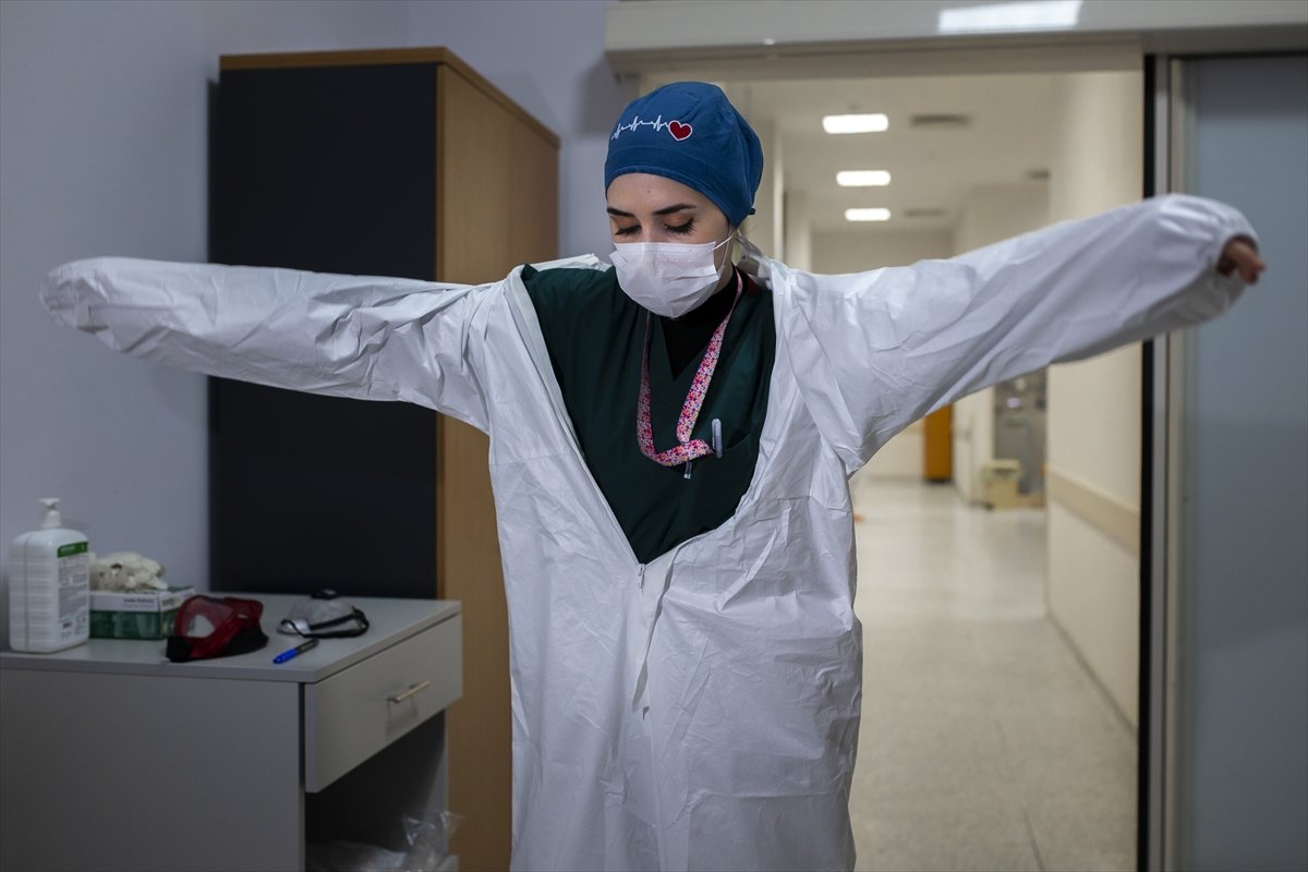 AA ekibi İstanbul'da, sağlıkçıların bir gününü takip etti