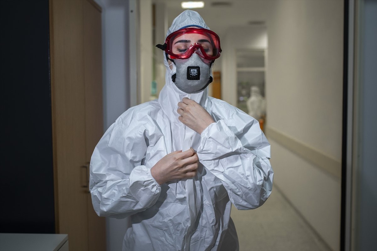 AA ekibi İstanbul'da, sağlıkçıların bir gününü takip etti