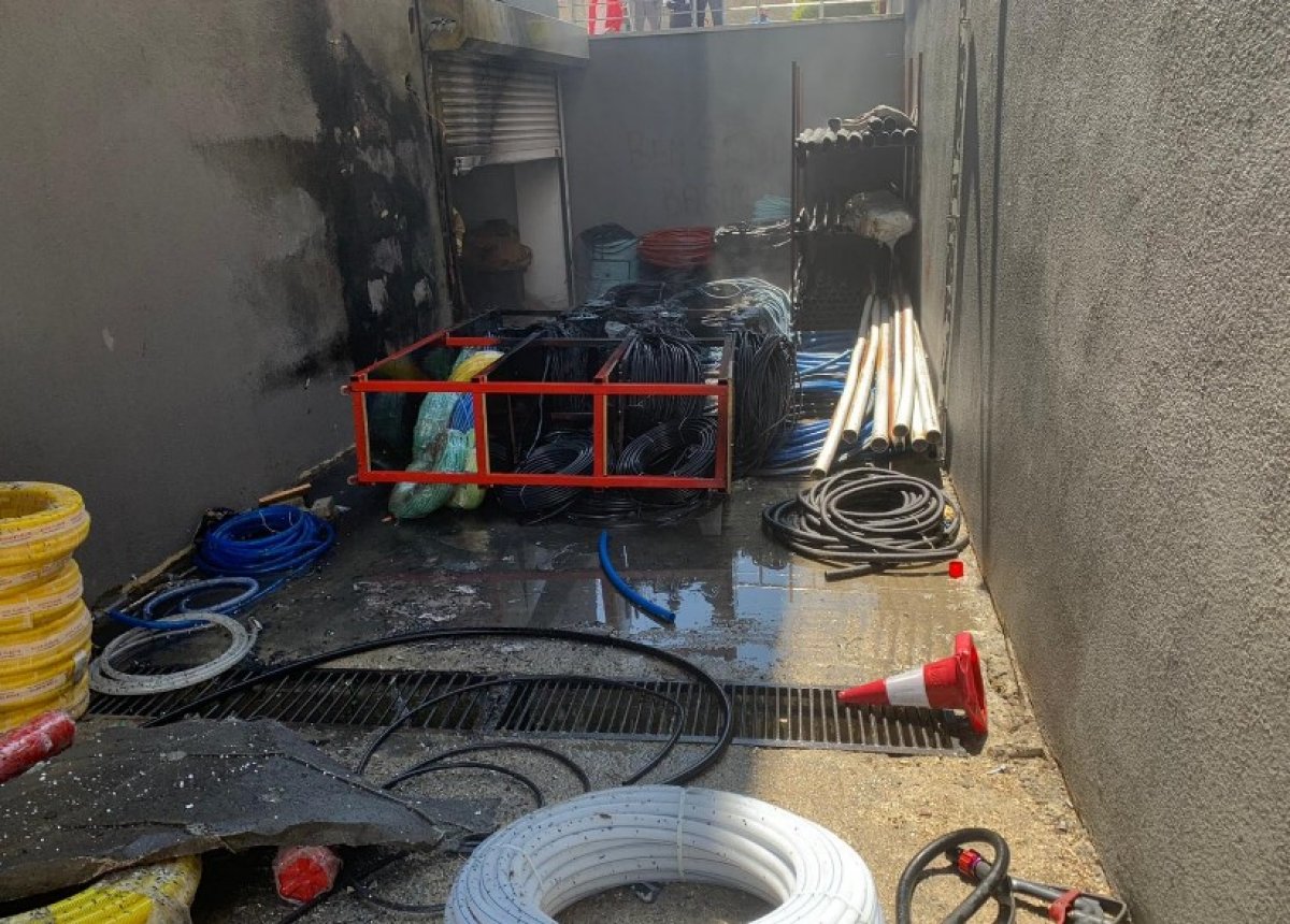 i İstanbul'da yanan kablolar için canlarını hiçe saydılar