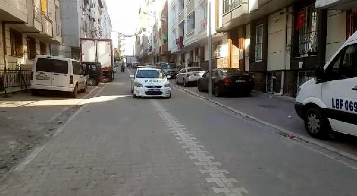 İstanbul'da sokağa çıkan çocukları polis sireni durdurdu