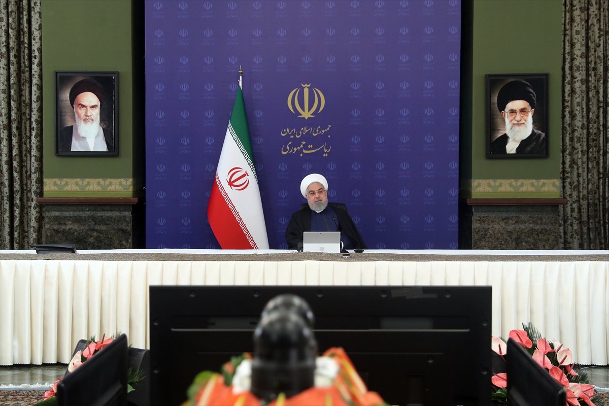 a İran'da beyaz bölgelerdeki camiler ibadete açılıyor