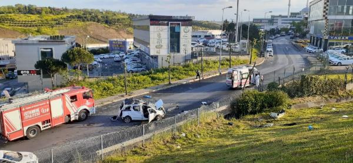 TEM'de bariyerleri aşan araç yan yola uçtu: 1 ölü