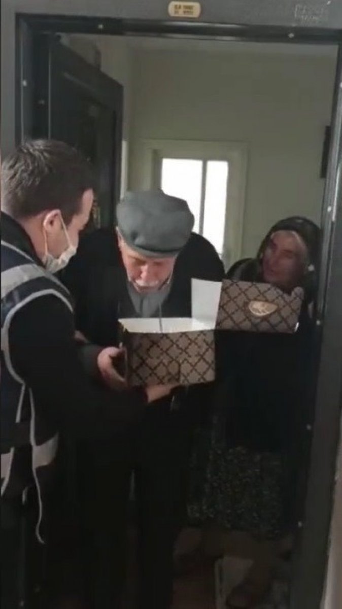 86 yaşına giren Veli Amca'ya doğum günü sürprizi