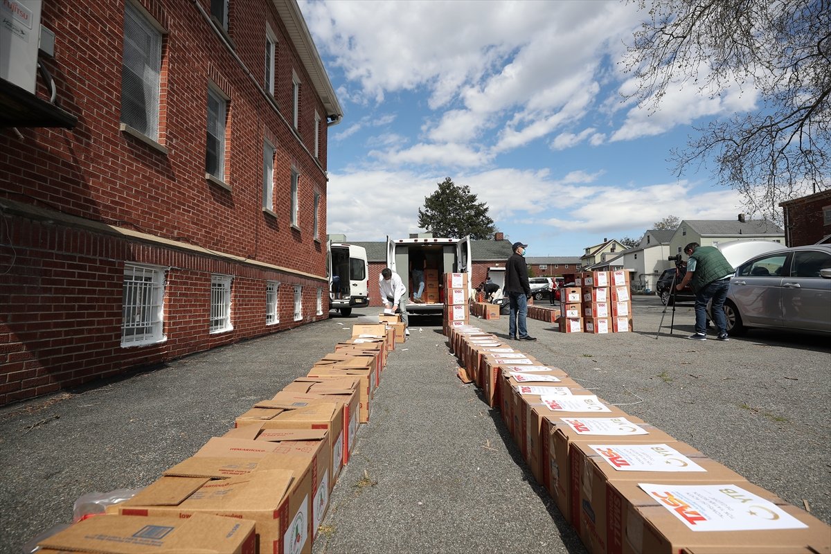 ABD'de virüsten etkilenen Türk ailelere yardım sürüyor
